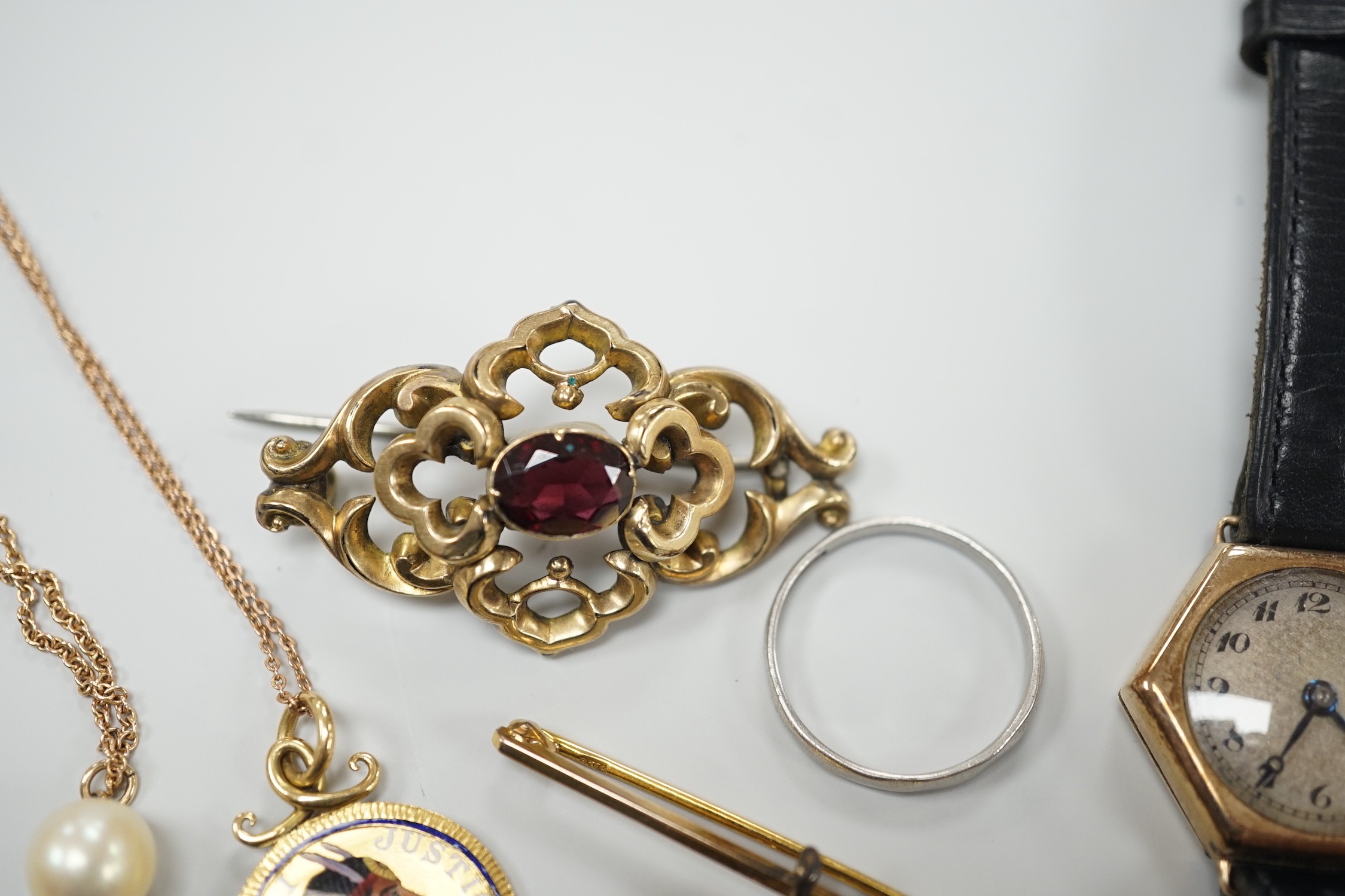 A platinum wedding band, 2.3 grams, a 9ct gold, garnet and seed pearl set bar brooch, a bird charm, a yellow metal and enamelled pendant on a 9ct chain, a 9ct and cultured pearl pendant necklace, a lady's 9ct gold hexago